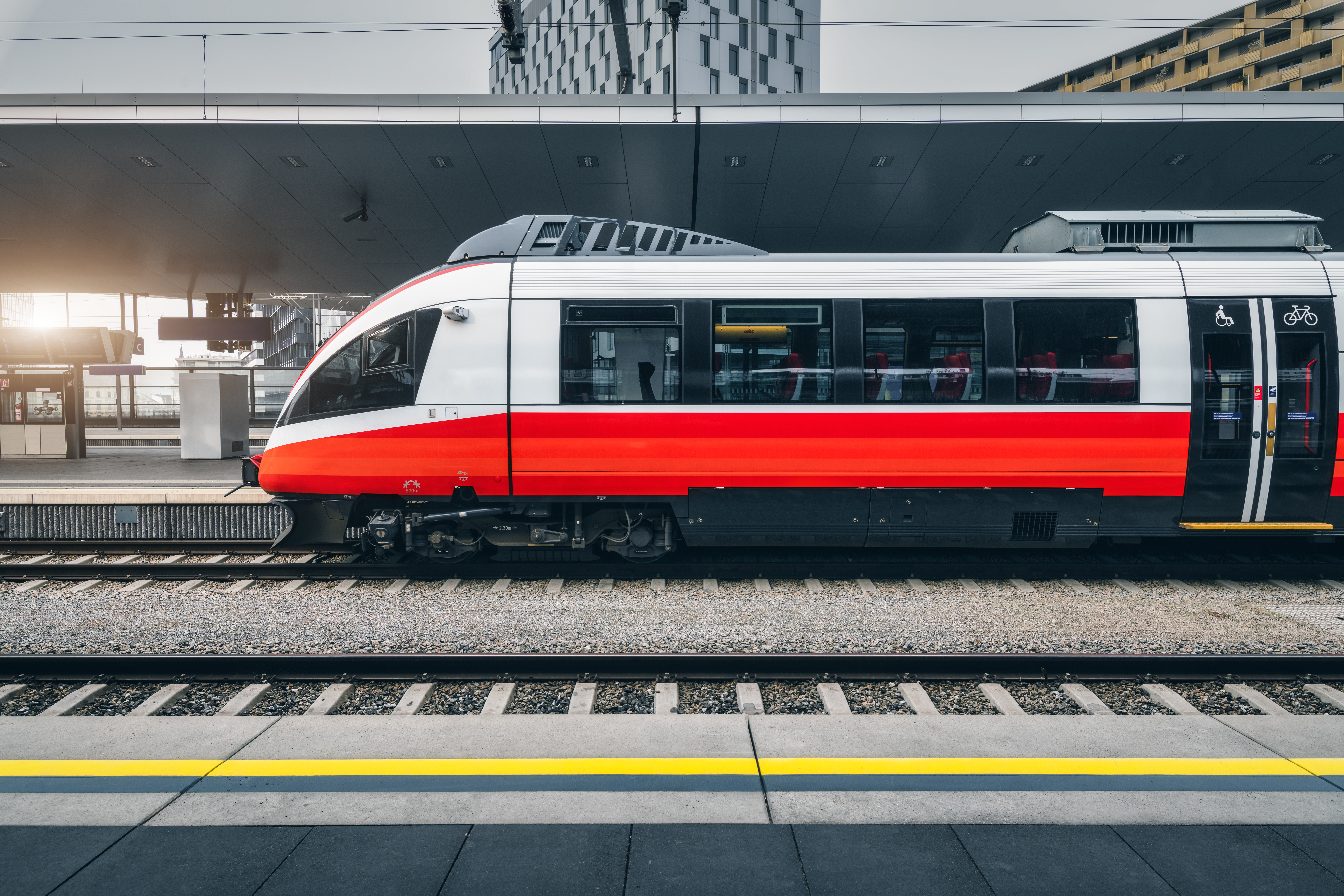 High speed train in motion on the railway station at sunset ÖBB Zug auf Schienen